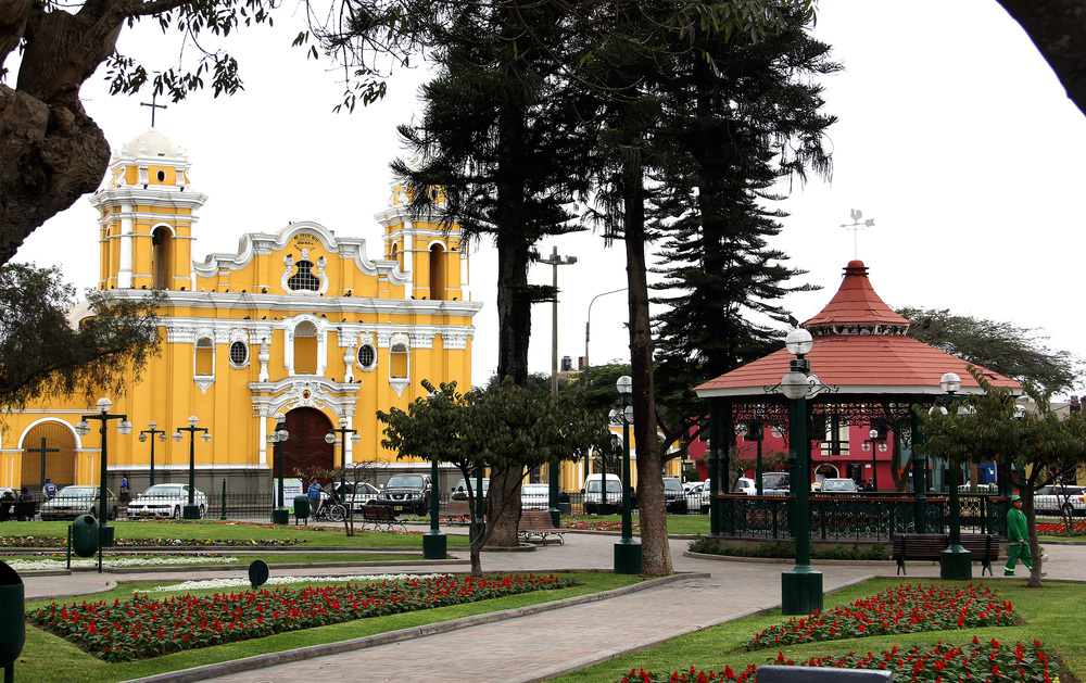 Plaza-Mayor-de-Surco-a25225063