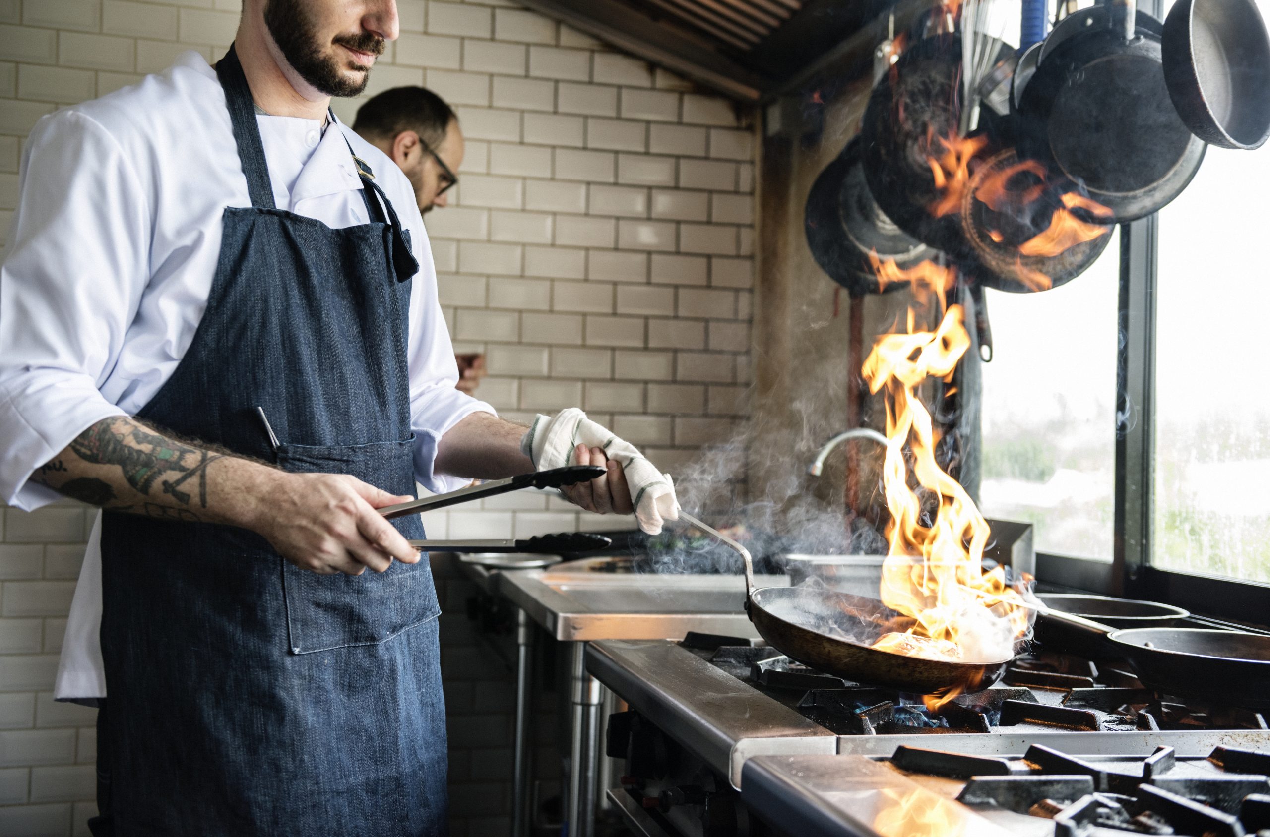 chef-cooking-food-restaurant-kitchen (1)
